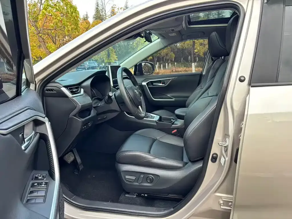 Toyota Wildlander 2021 из CN, фото 2