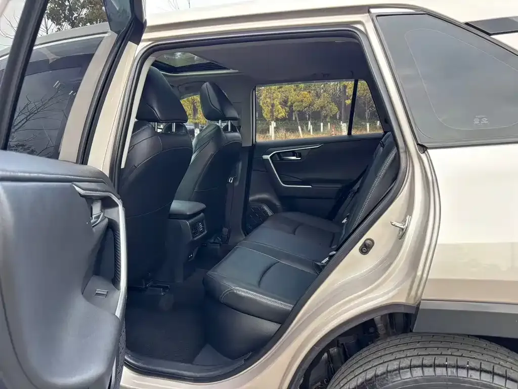 Toyota Wildlander 2021 из CN, фото 4