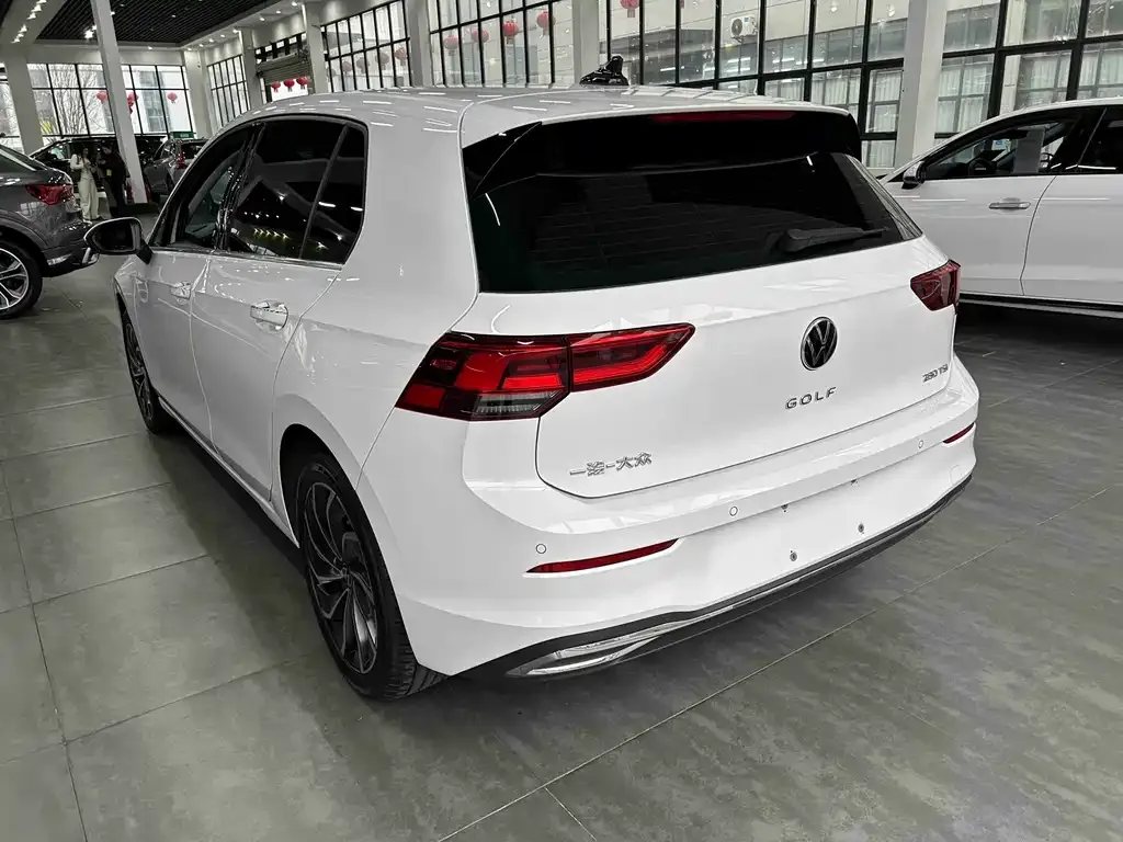 Volkswagen Golf 2024 из CN, фото 3