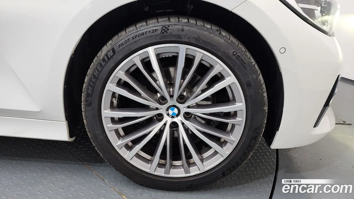 BMW 3-Series 2022 из KR, фото 3