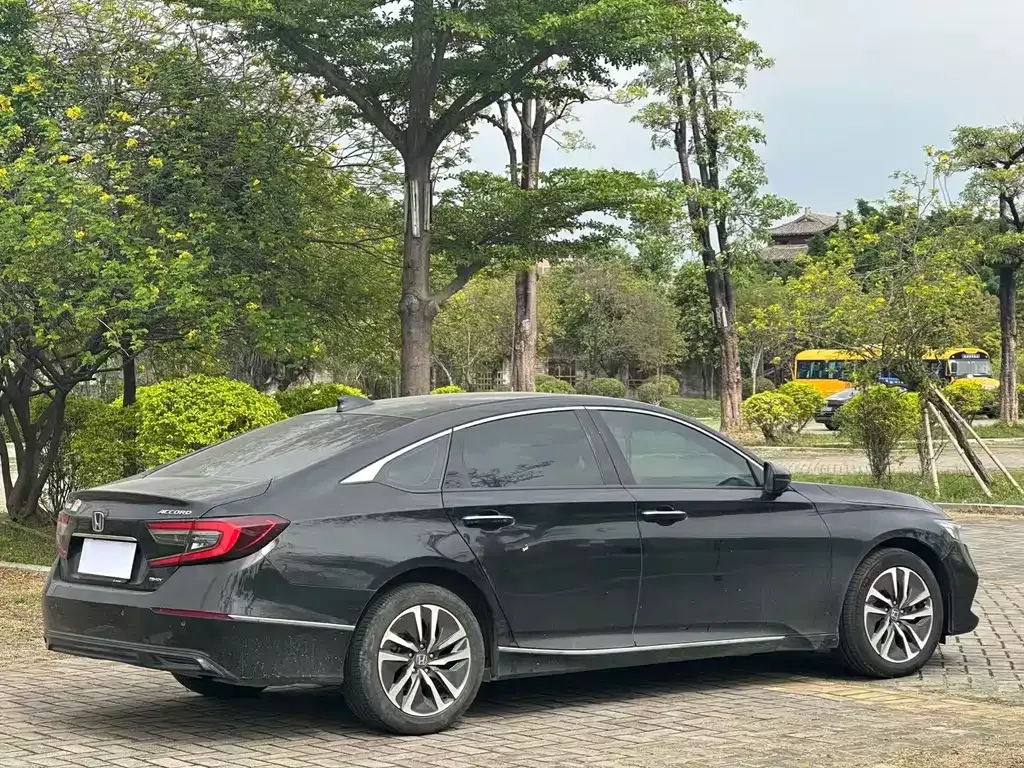 Honda Accord — фото 8