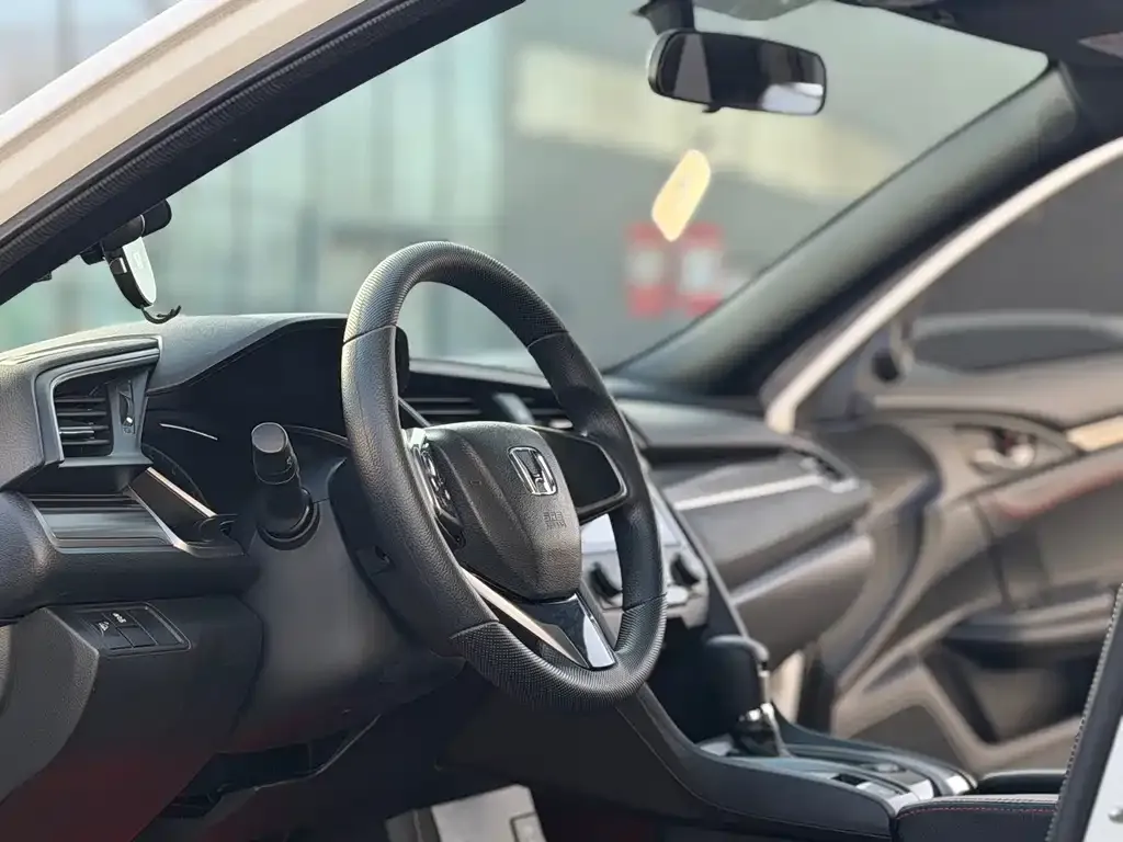 Honda Civic — фото 10