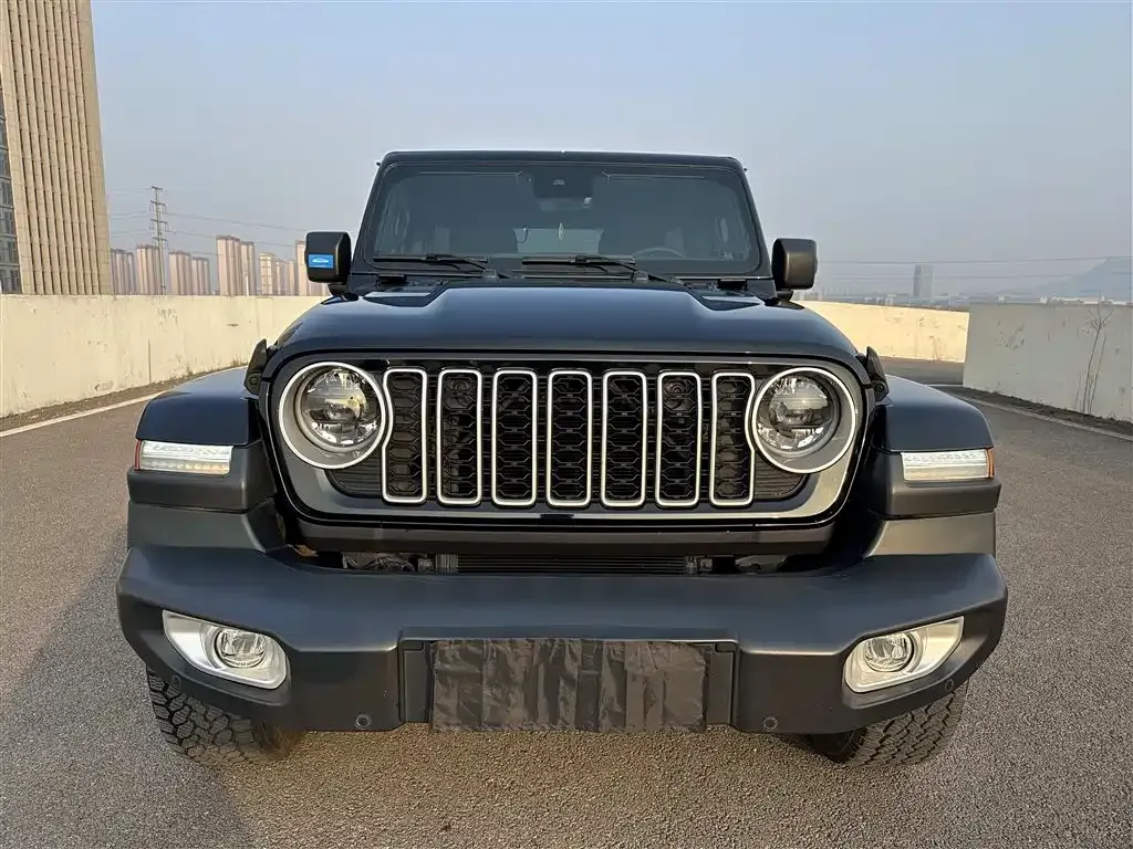 Jeep Wrangler — фото 1