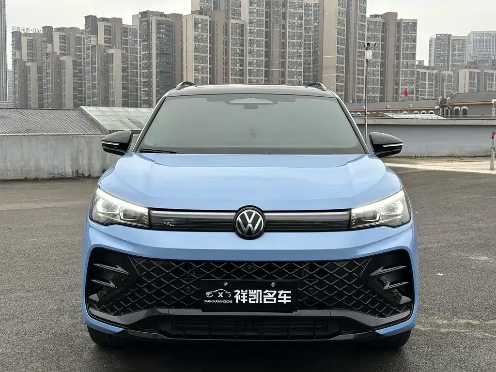 Volkswagen Tiguan L — фото 2