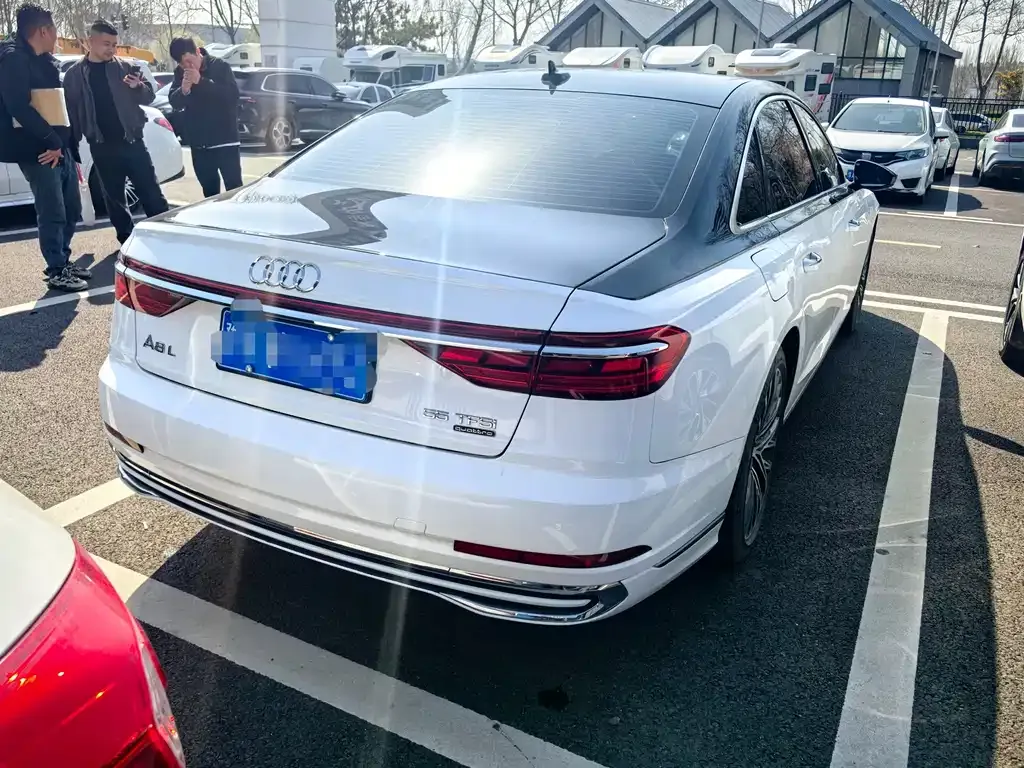 Audi A8 2022 из CN, фото 3