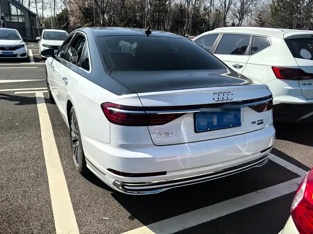 Audi A8 2022 из CN, фото 4