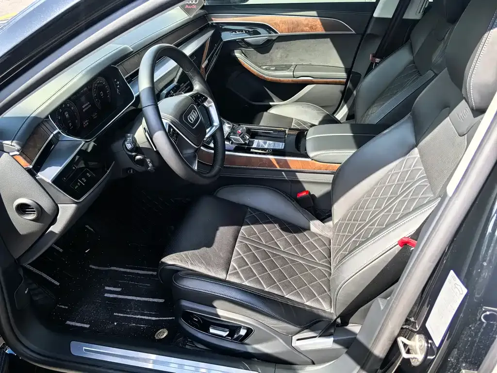 Audi A8 2022 из CN, фото 7