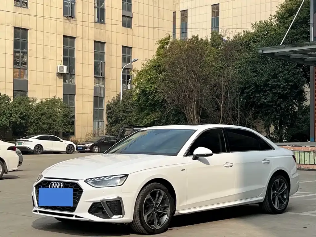 Audi A4L 2022 из CN, фото 1