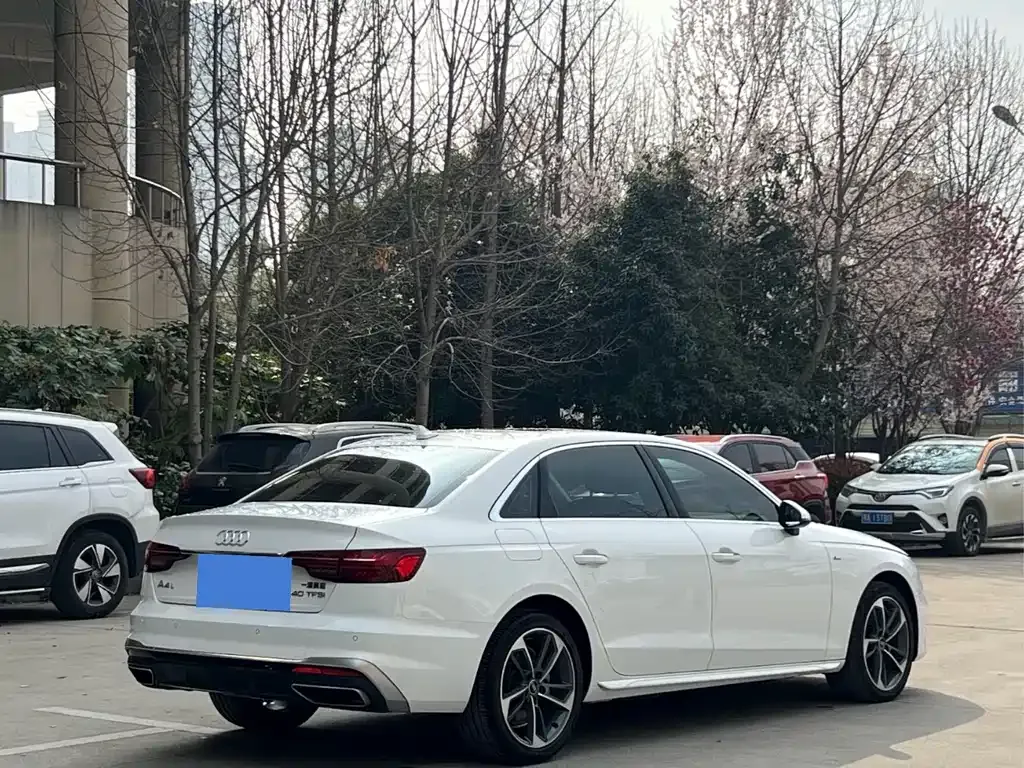 Audi A4L 2022 из CN, фото 8