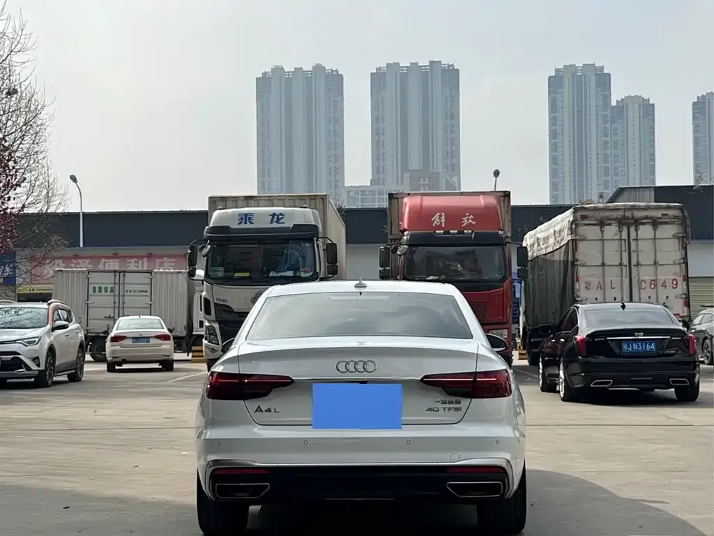 Audi A4L 2022 из CN, фото 7