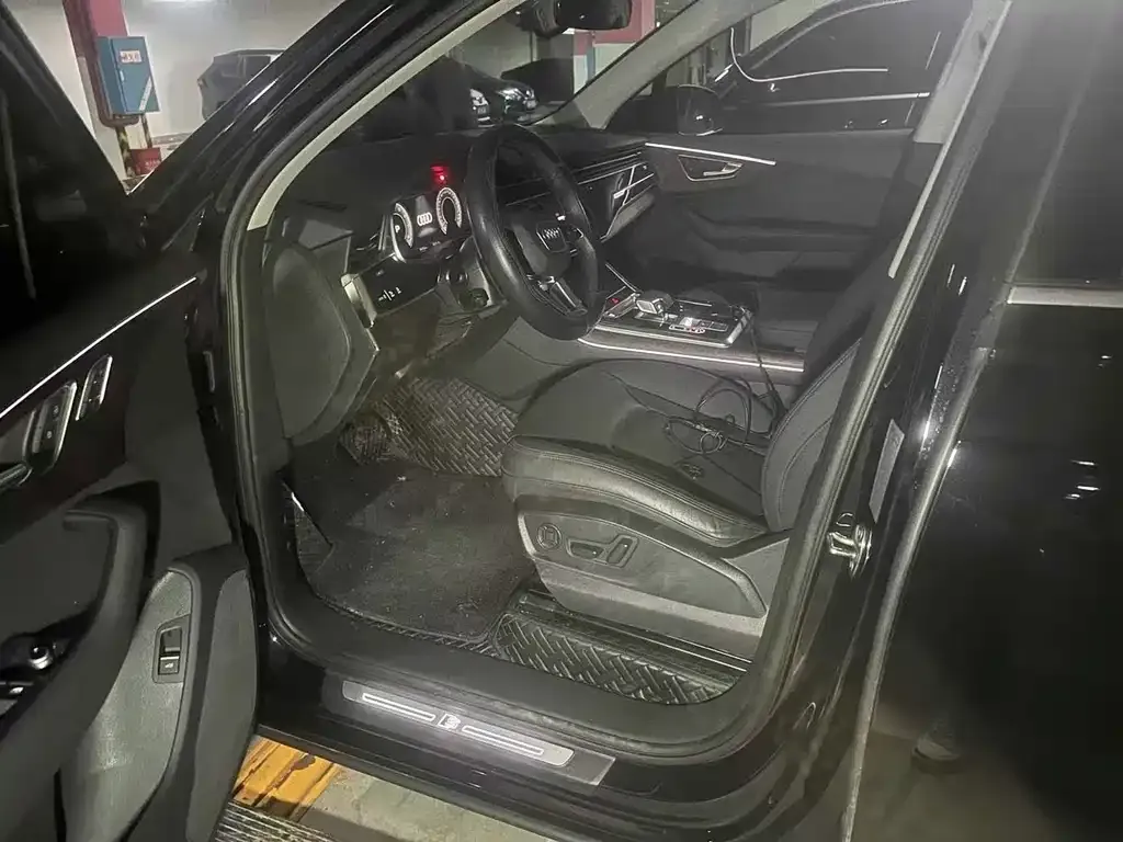 Audi Q7 2022 из CN, фото 8