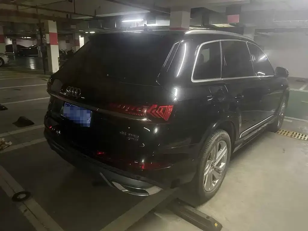 Audi Q7 2022 из CN, фото 2