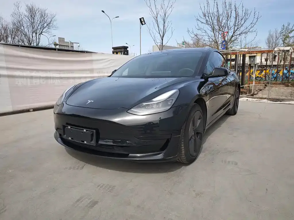 Tesla Model 3 — фото 1