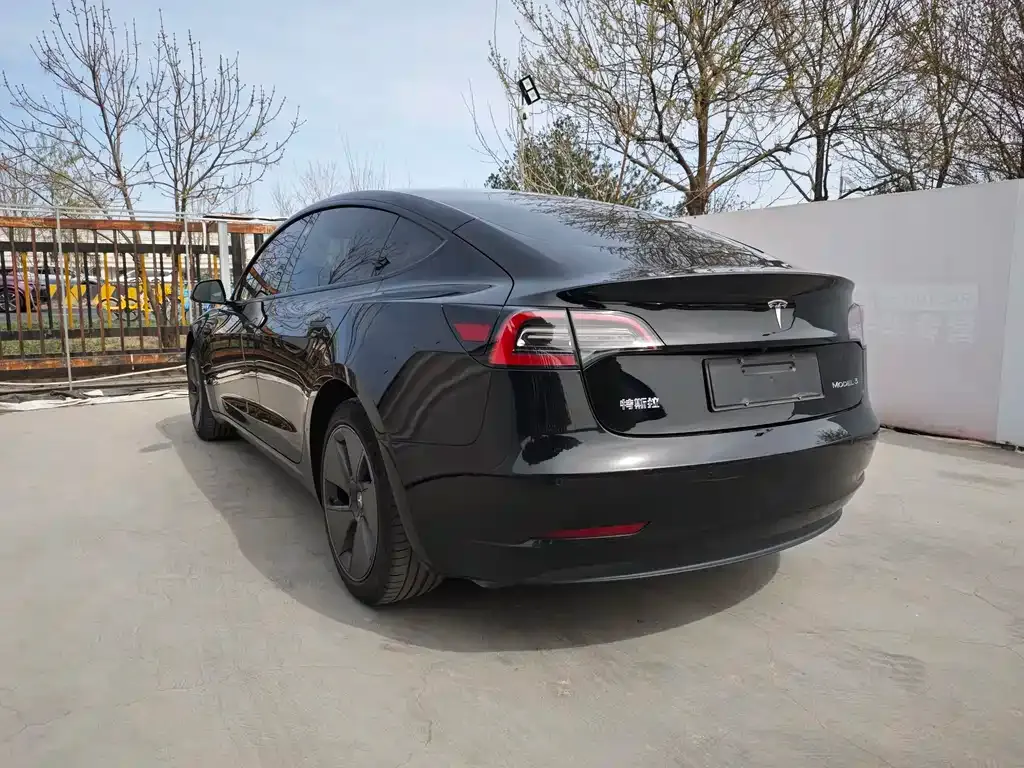 Tesla Model 3 — фото 10
