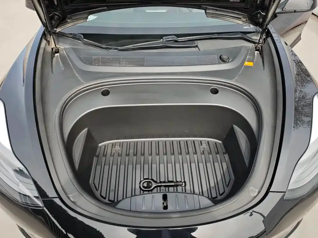 Tesla Model 3 — фото 6