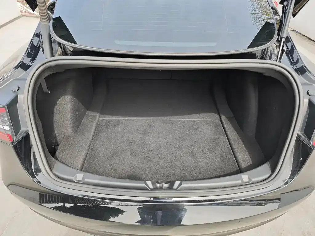 Tesla Model 3 — фото 7