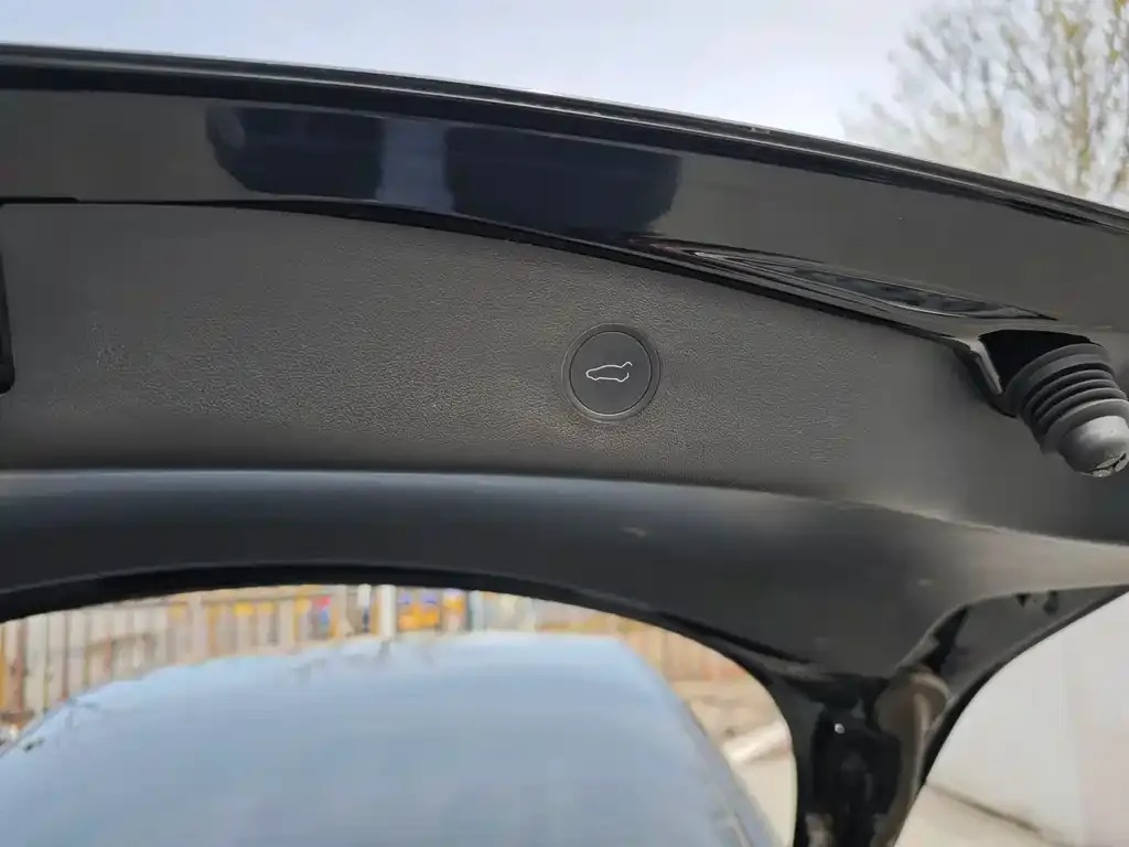 Tesla Model 3 — фото 3