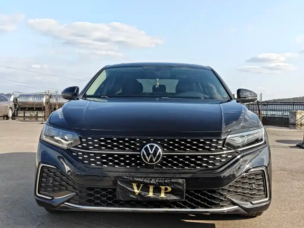 Volkswagen Passat — фото 1