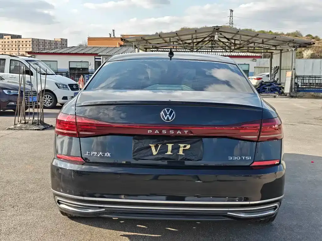 Volkswagen Passat — фото 10
