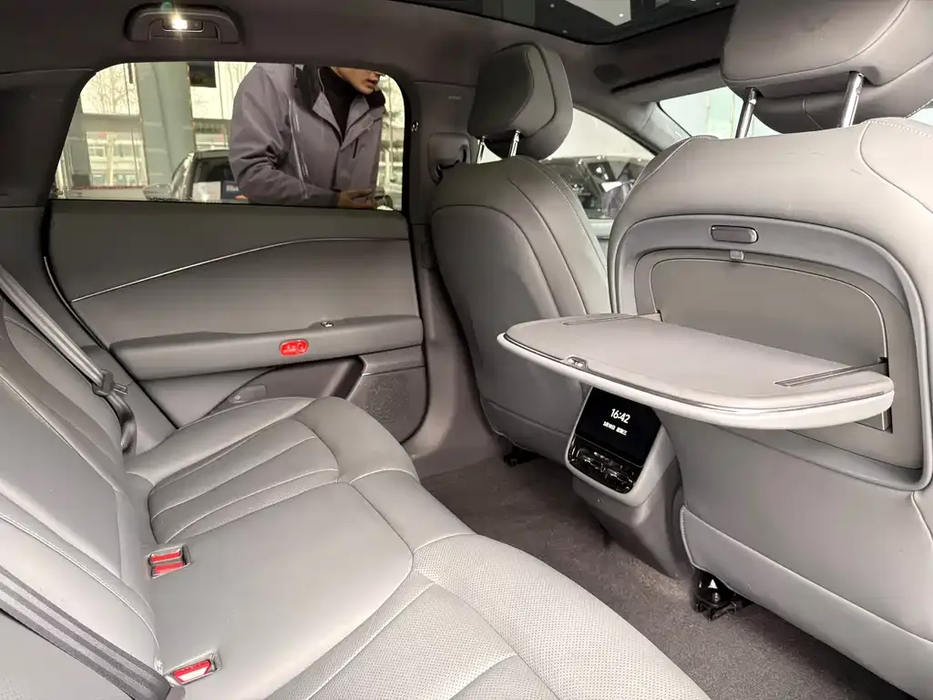 XPeng P7+ 2025 из CN, фото 10