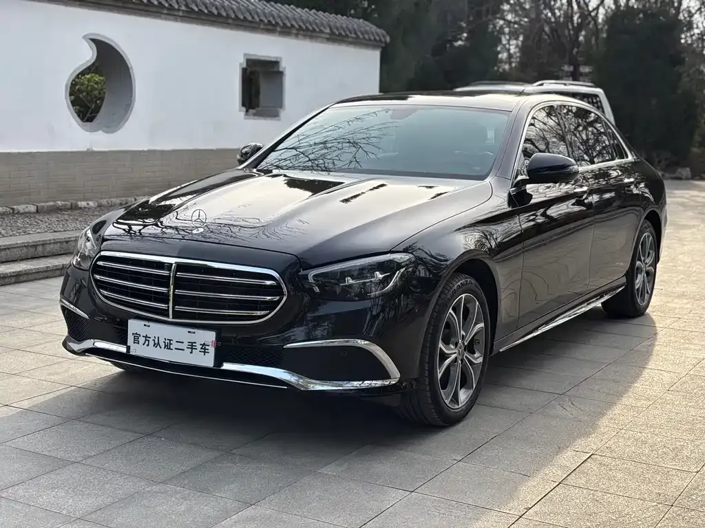 Mercedes-Benz E-Class — фото 1