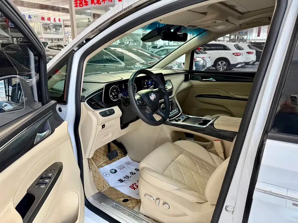 Buick GL8 2022 из CN, фото 3