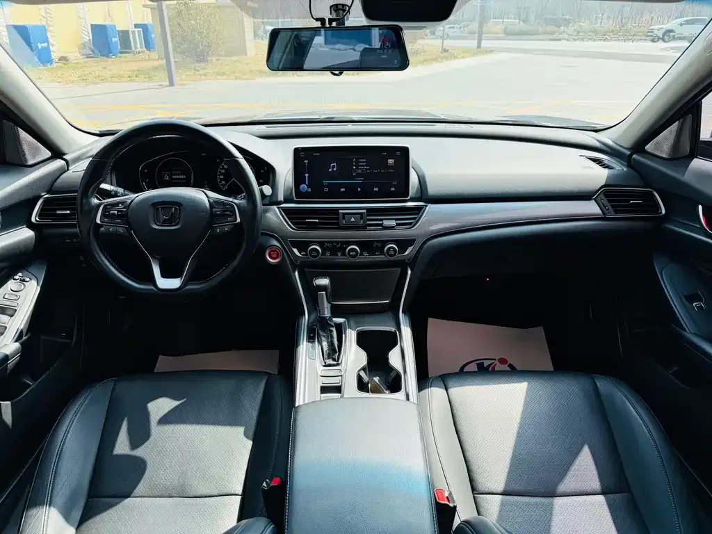 Honda Accord — фото 7