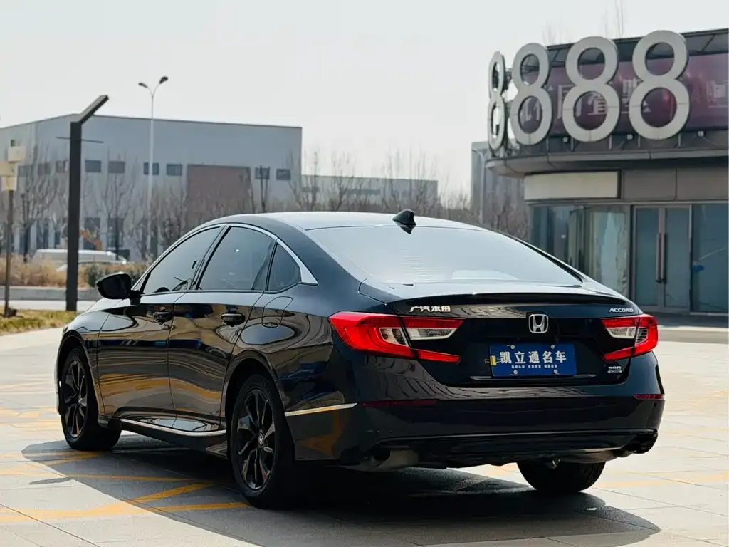 Honda Accord — фото 8