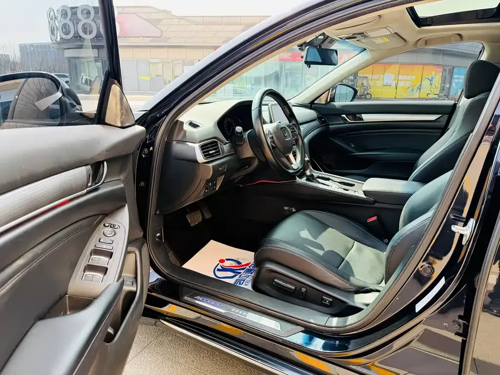 Honda Accord — фото 10