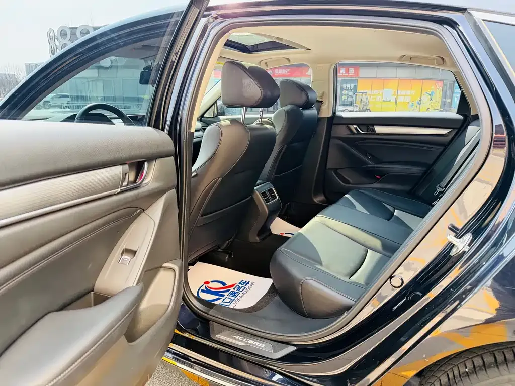 Honda Accord — фото 4
