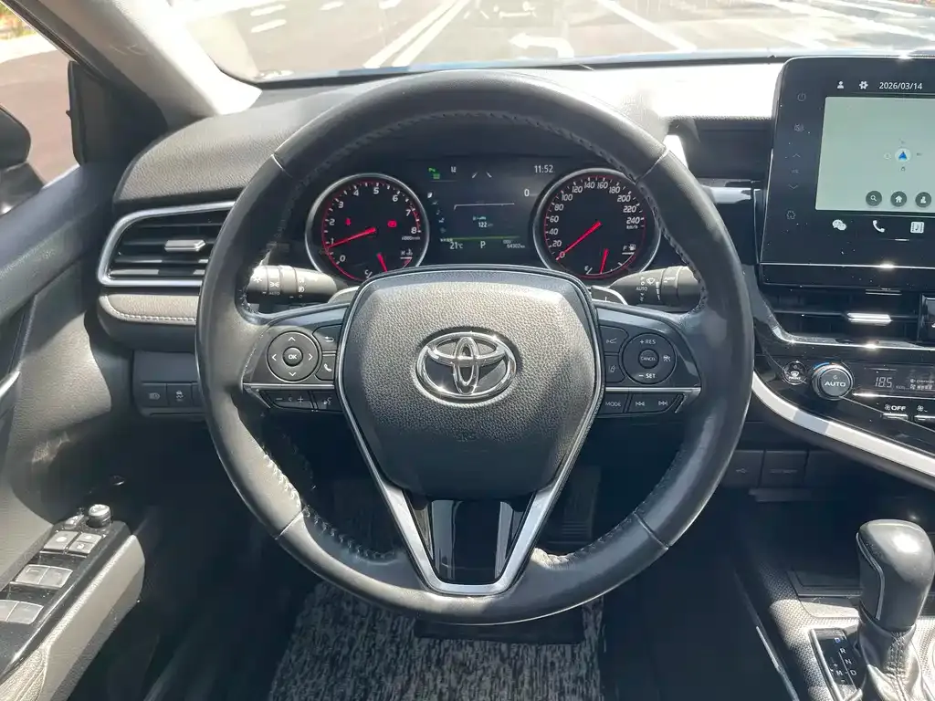 Toyota Camry — фото 4