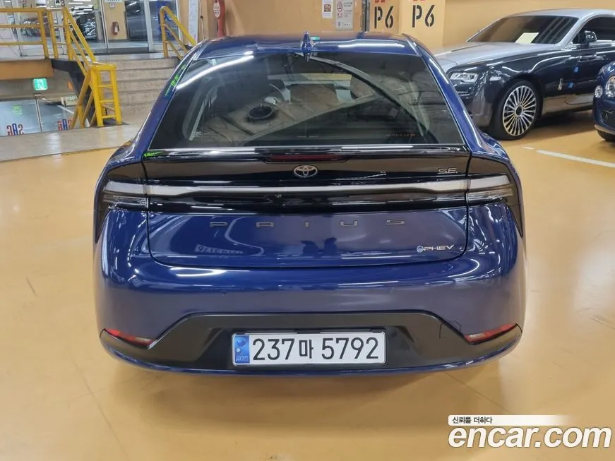 Toyota Prius 2024 из KR, фото 2