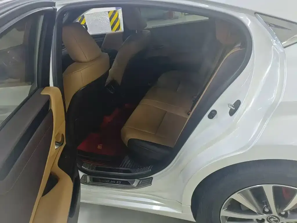 Lexus ES 2021 из CN, фото 2