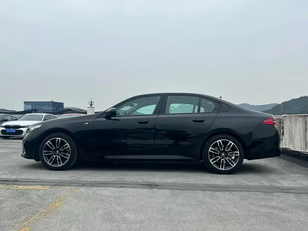 BMW 5 Series (Import) — фото 4
