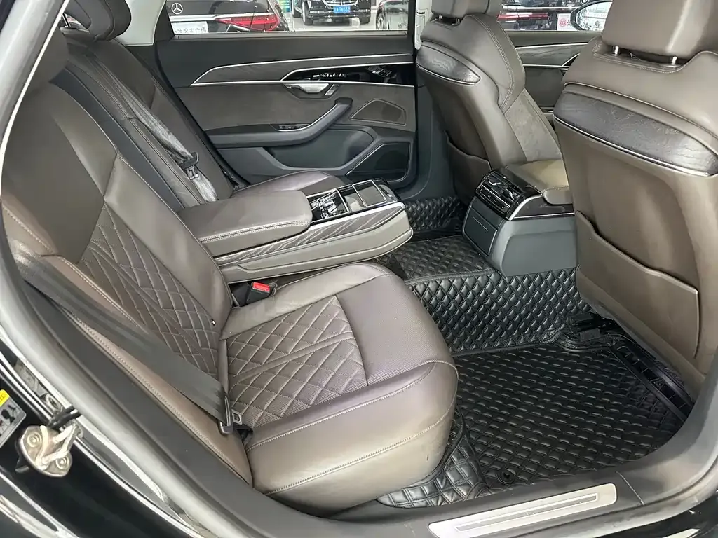 Audi A8 2021 из CN, фото 9