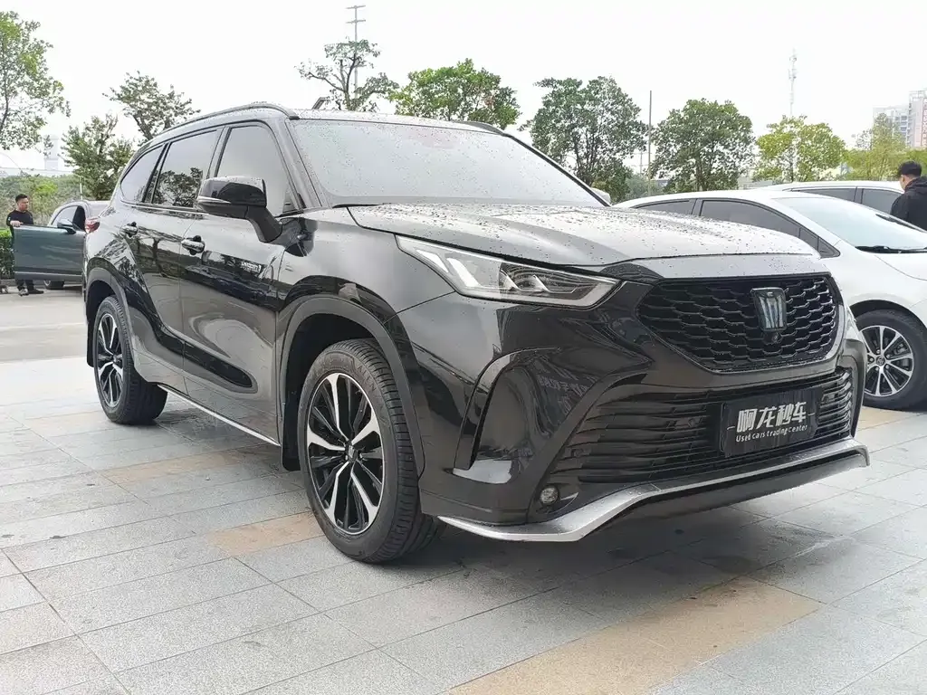 Toyota Crown Kluger 2022 из CN, фото 4