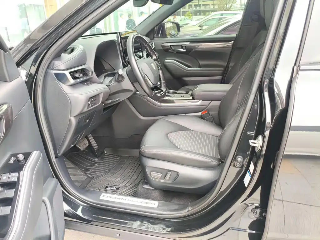 Toyota Crown Kluger 2022 из CN, фото 8
