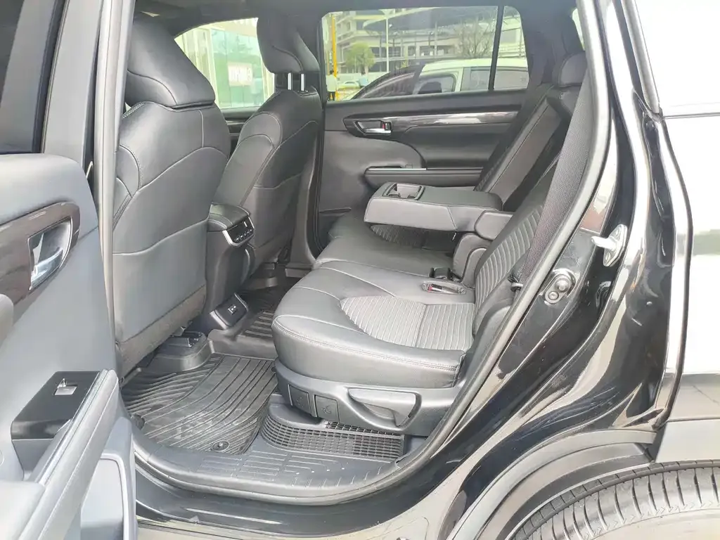 Toyota Crown Kluger 2022 из CN, фото 2