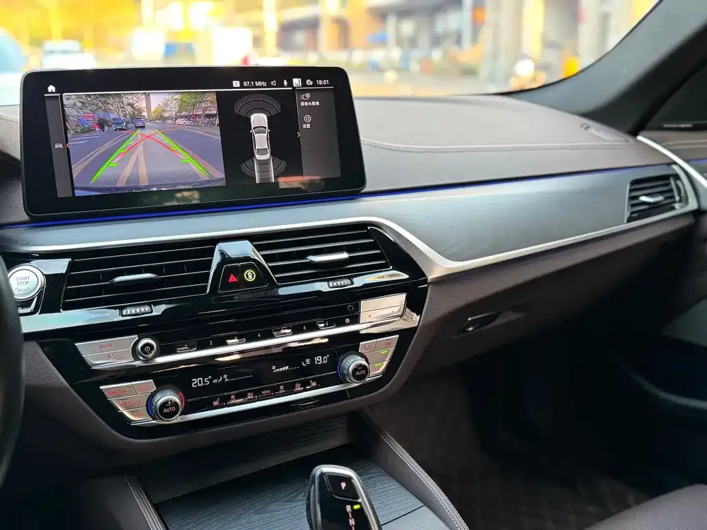 BMW 5 Series — фото 10