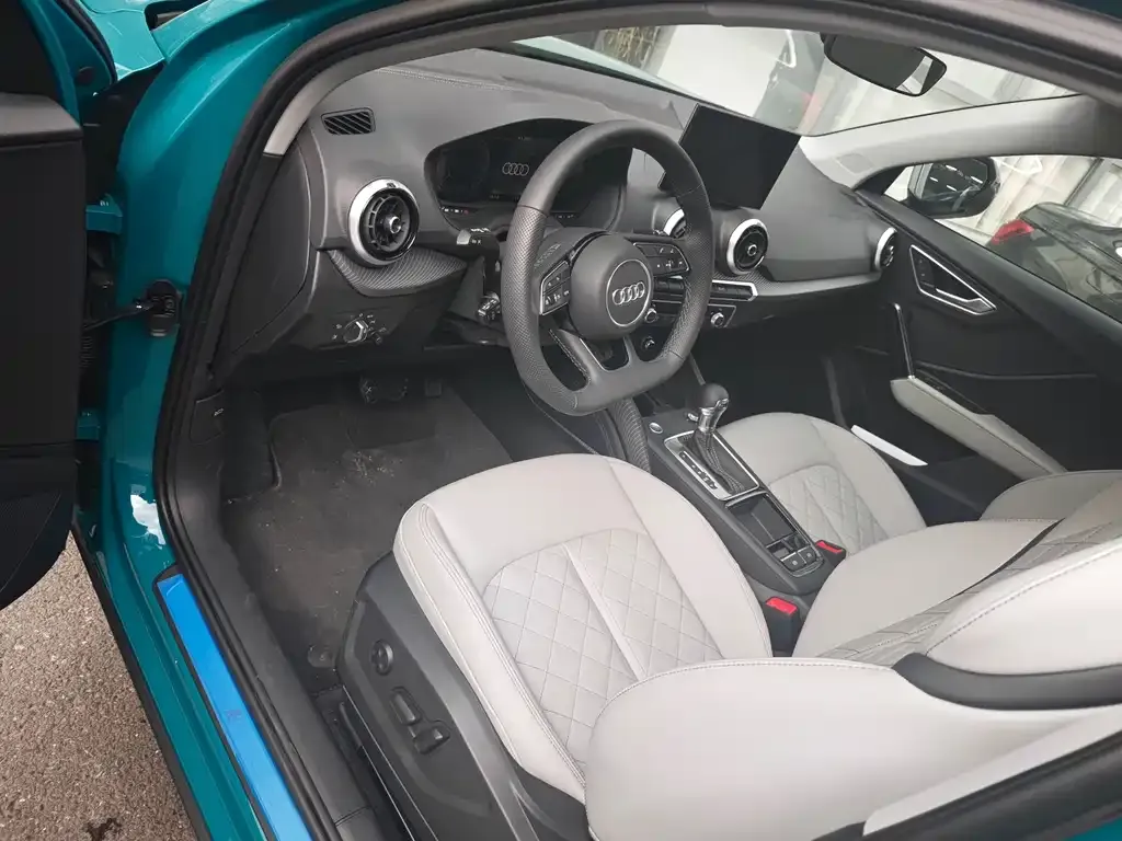 Audi Q2L 2025 из CN, фото 3