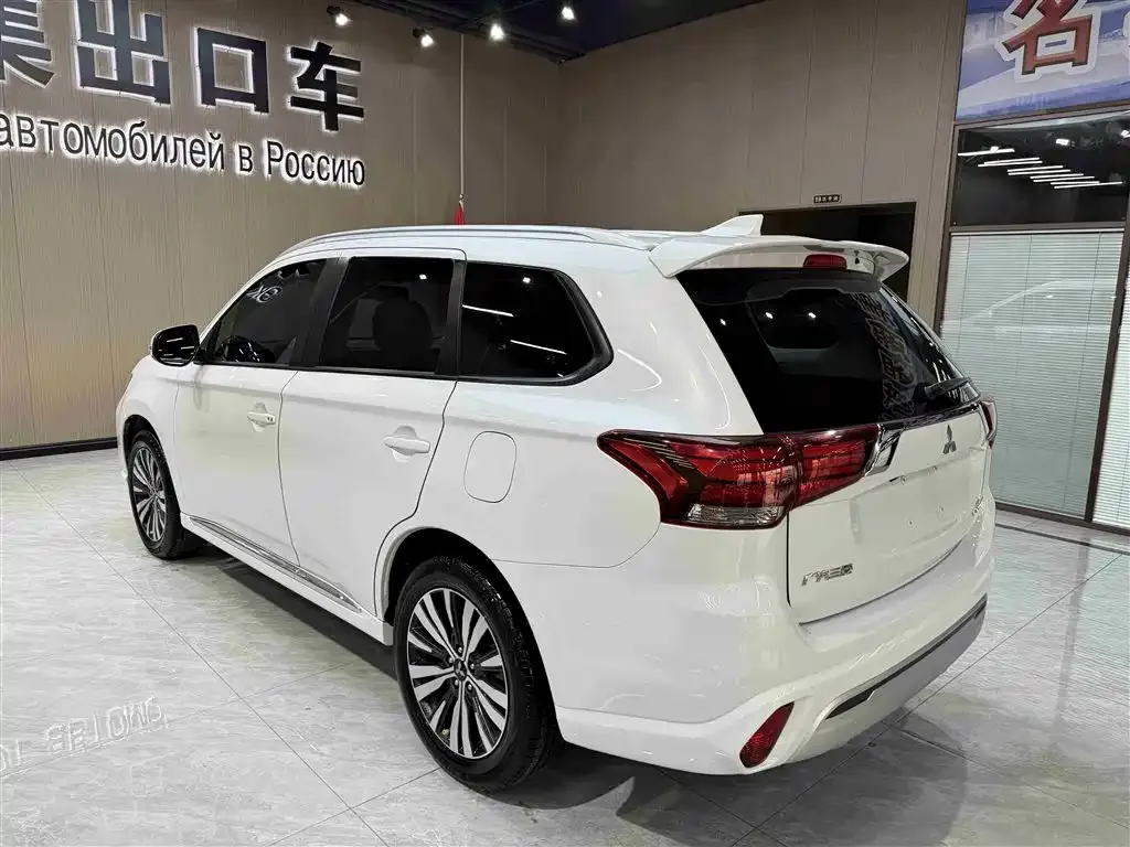 Mitsubishi Outlander — фото 2