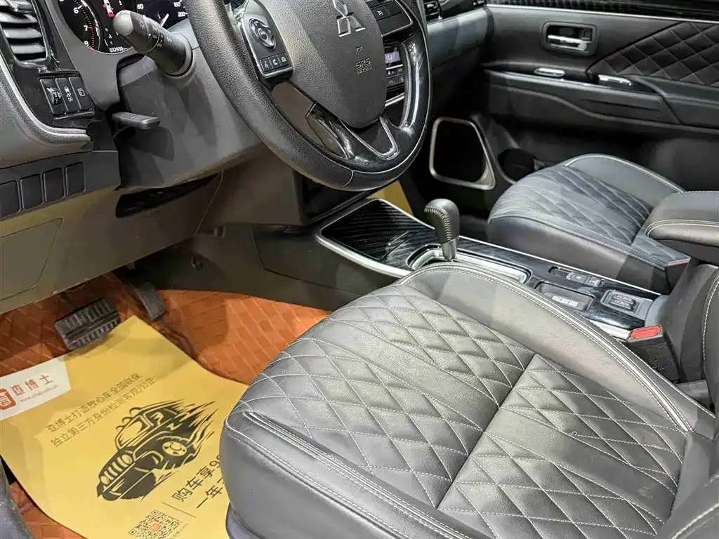 Mitsubishi Outlander — фото 10