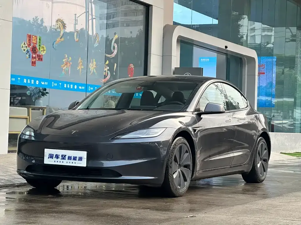 Tesla Model 3 — фото 1