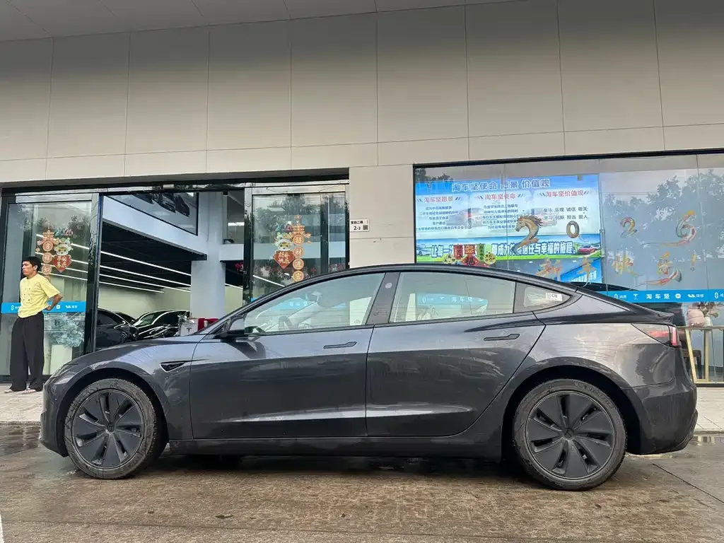 Tesla Model 3 — фото 3