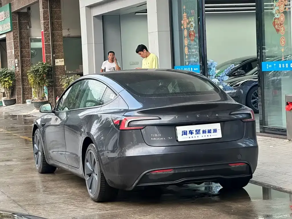 Tesla Model 3 — фото 2