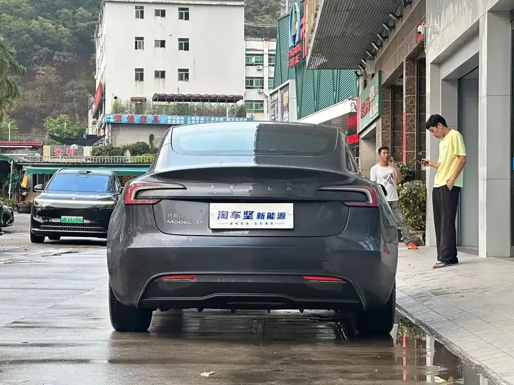 Tesla Model 3 — фото 4