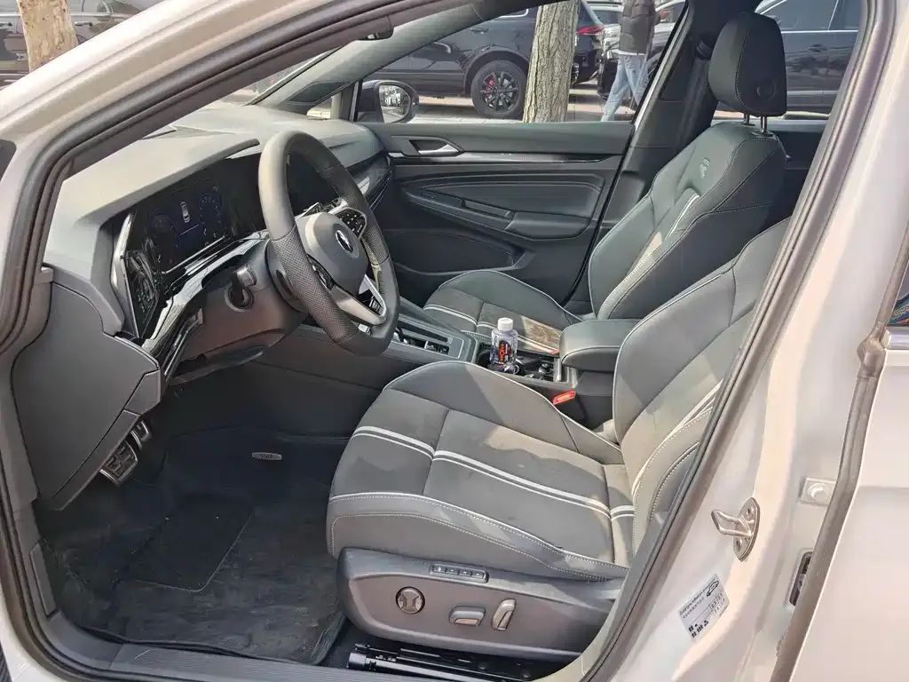 Volkswagen Golf 2024 из CN, фото 7
