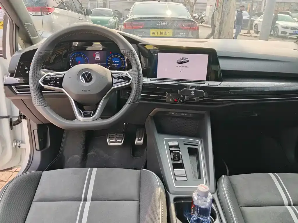 Volkswagen Golf 2024 из CN, фото 3