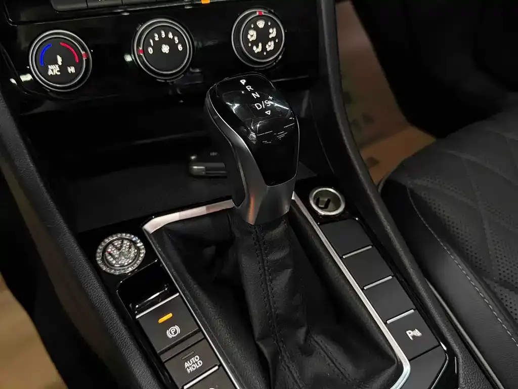 Volkswagen Sagitar 2023 из CN, фото 2