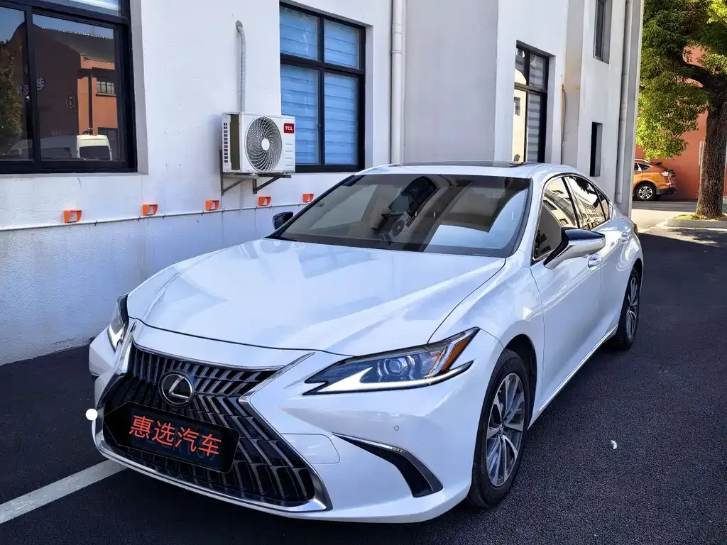Lexus ES — фото 1